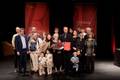 Quelle: Philipp von Ditfurth Eva Mendelsson mit der gesamten Familie und OB Marco Steffens.